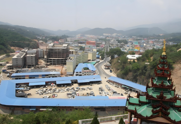 小城勐拉地區(qū)走私現(xiàn)象嚴(yán)重且治安混亂，為中緬邊境安全帶來嚴(yán)峻挑戰(zhàn).jpg