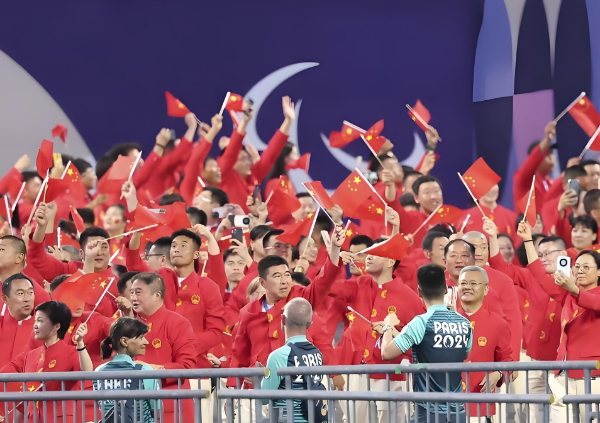 2024年巴黎殘奧會(huì)開(kāi)幕式在塞納河上的驚人效果，但依然是有史以來(lái)壯觀的表演.jpg